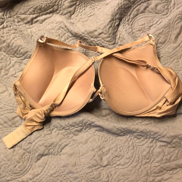 VICTORIA’S SECRET BOMBSHELL BRA 36C - Picture 2 of 5